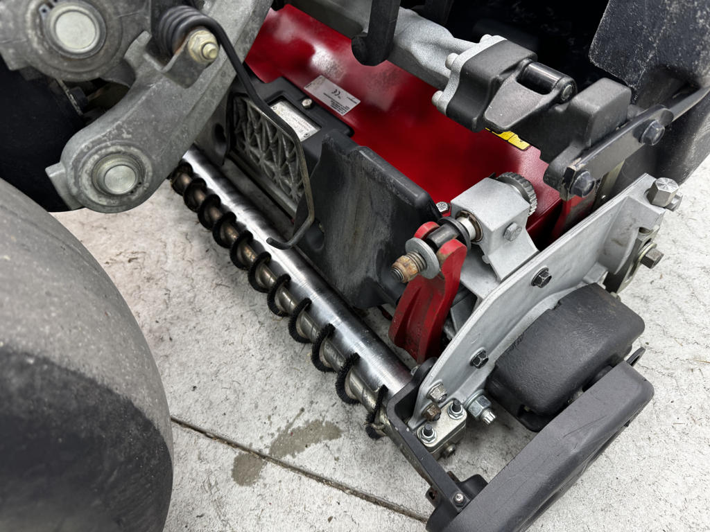 Toro-Greensmaster-Triflex-3420-Hybrid-Diesel-3WD-Electric-Reel-Greens-Mower-7-1024×768-1