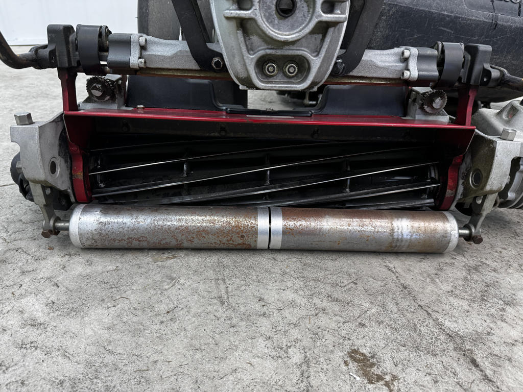 Toro-Greensmaster-Triflex-3420-Hybrid-Diesel-3WD-Electric-Reel-Greens-Mower-8-1024×768-1
