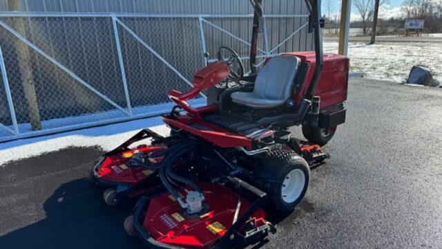 Toro-Groundsmaster-3505-Diesel-2WD-Contouring-Rotary-Mower-1-800×600-1