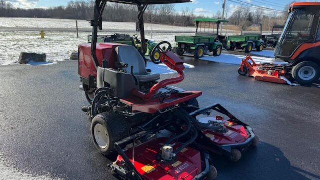 Toro-Groundsmaster-3505-Diesel-2WD-Contouring-Rotary-Mower-5-800×600-1