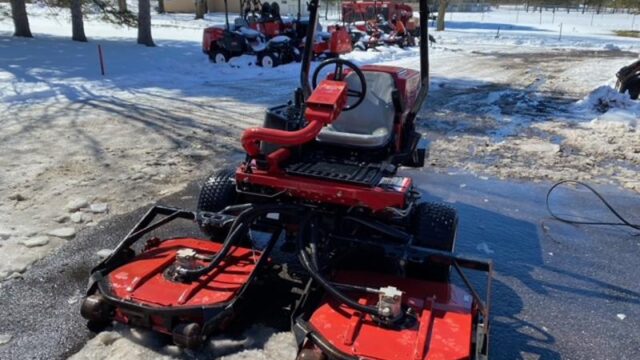Toro-Groundsmaster-3505-Diesel-2WD-Contouring-Rotary-Mower-7-800×600-1