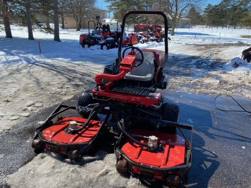 Toro-Groundsmaster-3505-Diesel-2WD-Contouring-Rotary-Mower-7-800×600-1