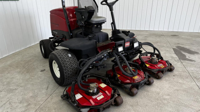 Toro-Groundsmaster-4300-Diesel-4WD-Contouring-Rotary-Mower-3-800×600-1