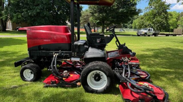 Toro-Groundsmaster-4500-Diesel-4WD-Contouring-Mower-3-800×600-1-2