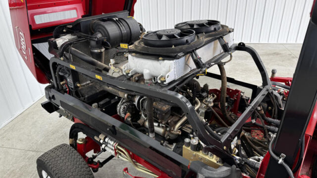 Toro-Groundsmaster-5900-Diesel-4WD-Wide-Area-Mower-11-800×600-1