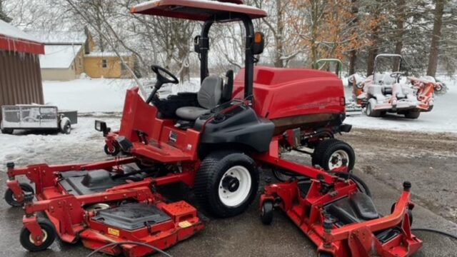 Toro-Groundsmaster-5900-Diesel-4WD-Wide-Area-Mower-6-800×600-1
