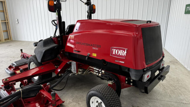 Toro-Groundsmaster-5900-Diesel-4WD-Wide-Area-Mower-6-800×600-1