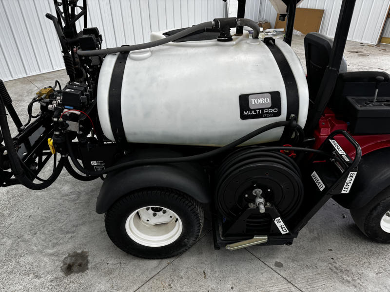 Toro-Multi-Pro-1750-Turf-Sprayer-2-800×600-1