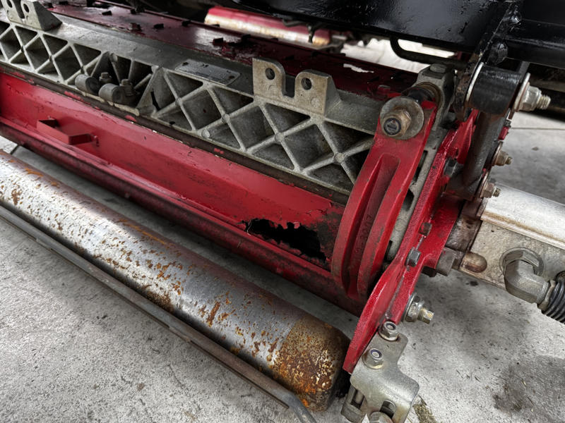 Toro-Reelmaster-3100-Diesel-3WD-Sidewinder-Triplex-Mower-8-800×600-1