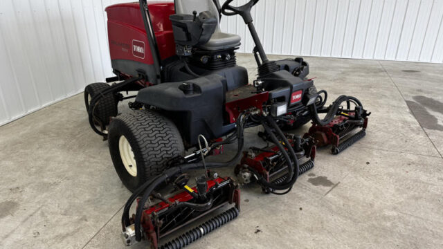 Toro-Reelmaster-5510-Diesel-2WD-Fairway-Mower-3-800×600-1-1