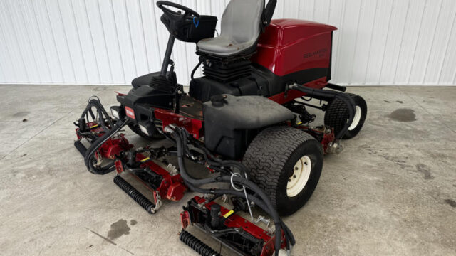 Toro-Reelmaster-5510-Diesel-2WD-Fairway-Mower-3-800×600-1