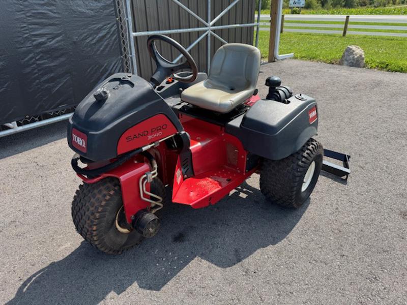 Toro-Sand-Pro-3040-3WD-Bunker-and-Field-Rake-2-800×600-1