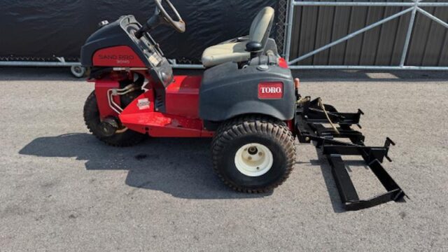 Toro-Sand-Pro-3040-3WD-Bunker-and-Field-Rake-3-800×600-1