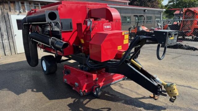 Toro-Versa-Vac-PTO-Driven-Turf-and-Field-Sweeper-and-Debris-Vacuum-1-800×600-1