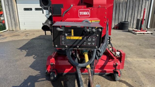 Toro-Versa-Vac-PTO-Driven-Turf-and-Field-Sweeper-and-Debris-Vacuum-2-800×600-1