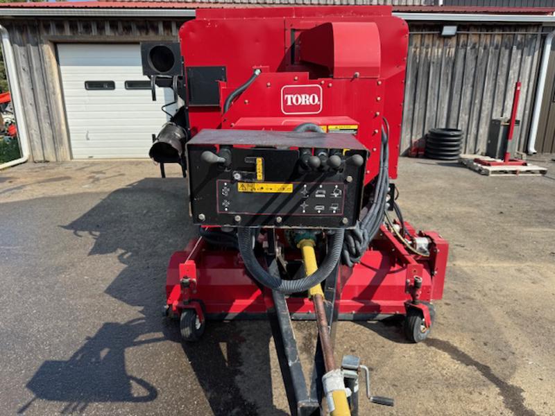Toro-Versa-Vac-PTO-Driven-Turf-and-Field-Sweeper-and-Debris-Vacuum-2-800×600-1
