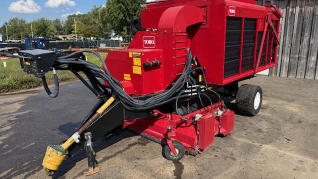 Toro-Versa-Vac-PTO-Driven-Turf-and-Field-Sweeper-and-Debris-Vacuum-3-800×600-1