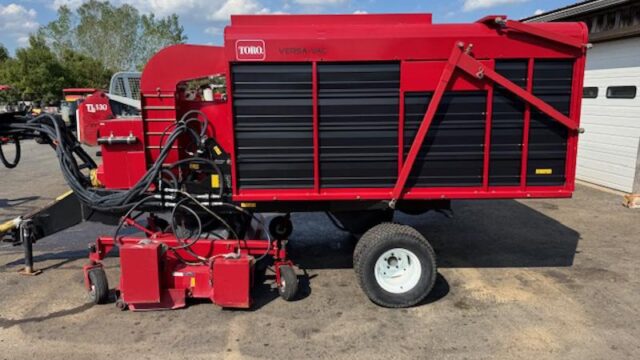 Toro-Versa-Vac-PTO-Driven-Turf-and-Field-Sweeper-and-Debris-Vacuum-4-800×600-1