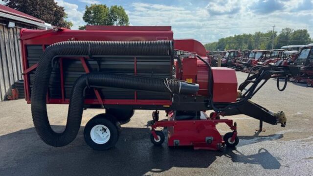 Toro-Versa-Vac-PTO-Driven-Turf-and-Field-Sweeper-and-Debris-Vacuum-5-800×600-1