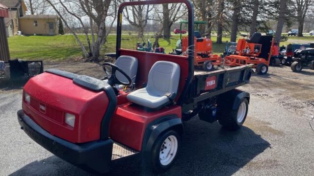 Toro-Workman-HDX-Gas-2WD-Utility-Vehicle-4-800×600-1-1