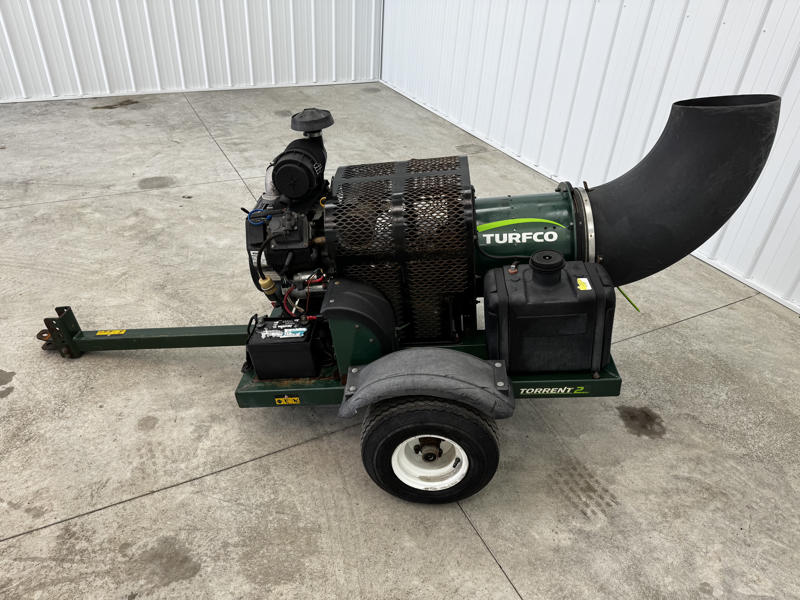 Turfco-Torrent-2-Pull-Behind-Debris-Blower-2-800×600-1