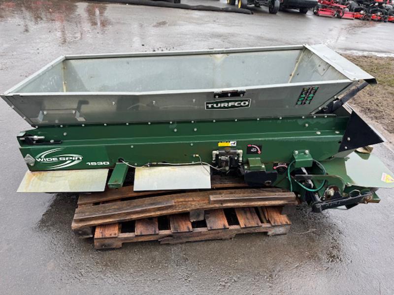 turfco-Widespin-1530-Broadcast-Utility-Mounted-Top-Dresser-1-800×600-1
