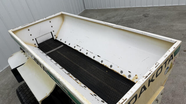 Dakota-410-Turf-Tender-Pull-Behind-Top-Dresser-3-800×600-1
