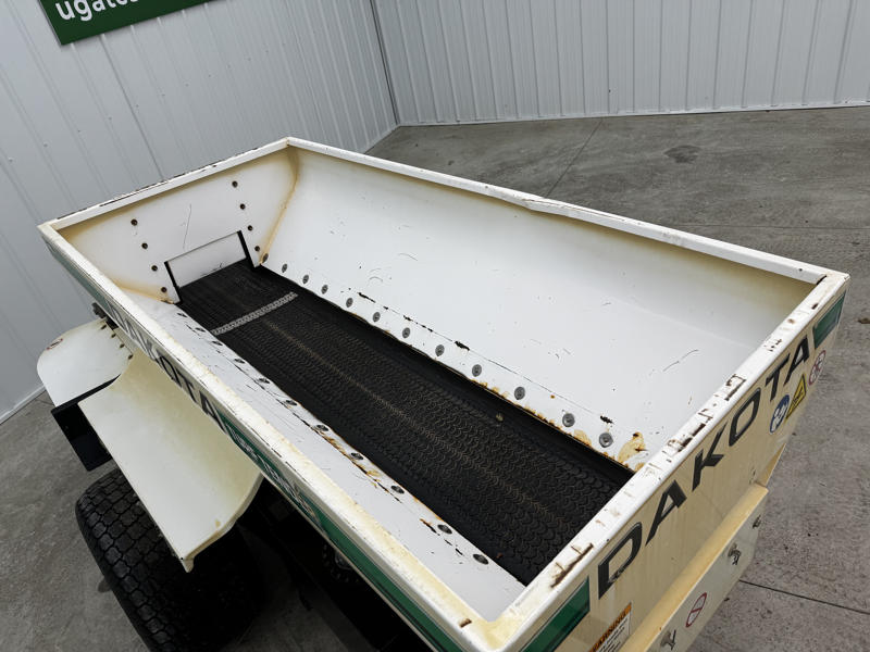 Dakota-410-Turf-Tender-Pull-Behind-Top-Dresser-3-800×600-1