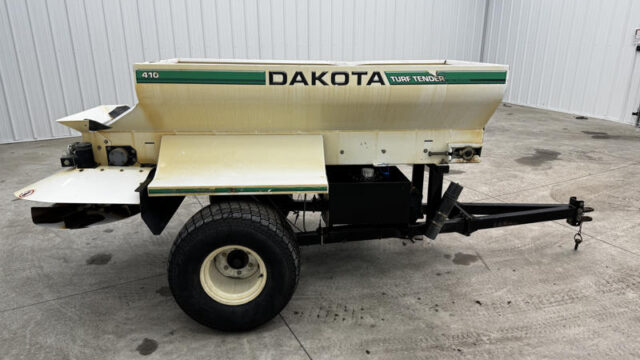 Dakota-410-Turf-Tender-Pull-Behind-Top-Dresser-4-800×600-1