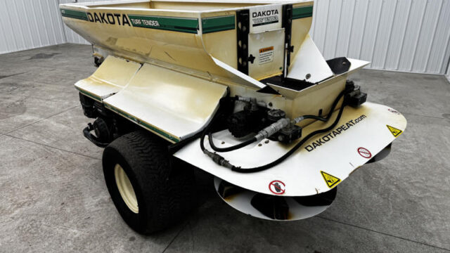 Dakota-410-Turf-Tender-Pull-Behind-Top-Dresser-5-800×600-1
