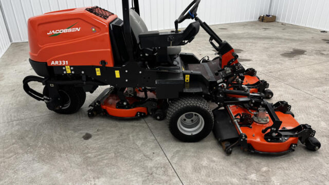 Jacobsen-AR331-Diesel-3WD-Contouring-Mower-2-800×600-1