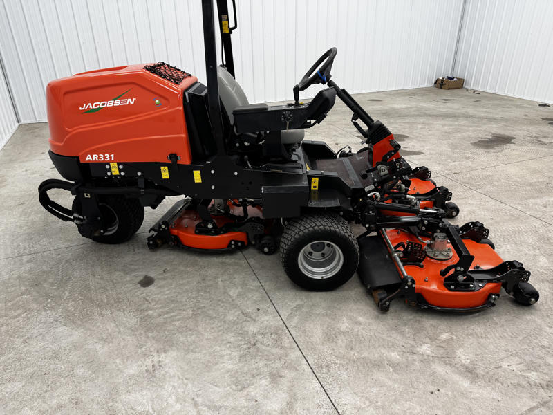 Jacobsen-AR331-Diesel-3WD-Contouring-Mower-2-800×600-1