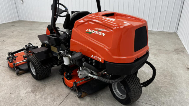 Jacobsen-AR331-Diesel-3WD-Contouring-Mower-3-800×600-1