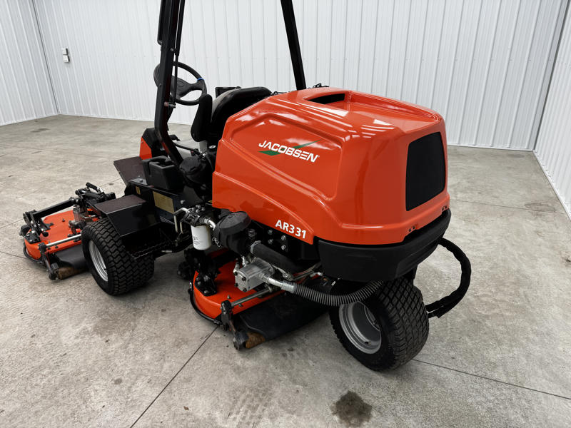 Jacobsen-AR331-Diesel-3WD-Contouring-Mower-3-800×600-1