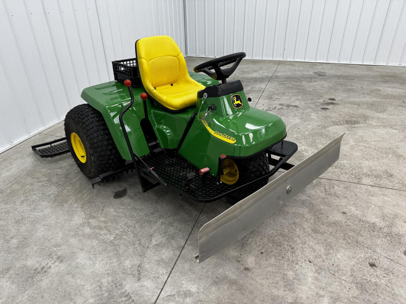 John-Deere-1200A-Bunker-and-Field-Rake-1-800×600-1