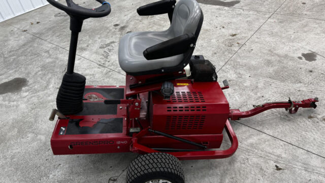 Toro-Greens-Roller-1240-Turf-and-Greens-Roller-4-800×600-1