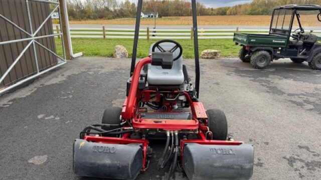 Toro-Greensmaster-3150-Gas-2WD-Greens-Mower-1-800×600-1
