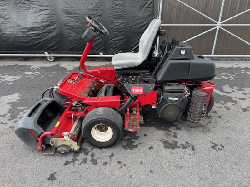 Toro-Greensmaster-3150-Gas-2WD-Greensmower-3-800×600-1-1