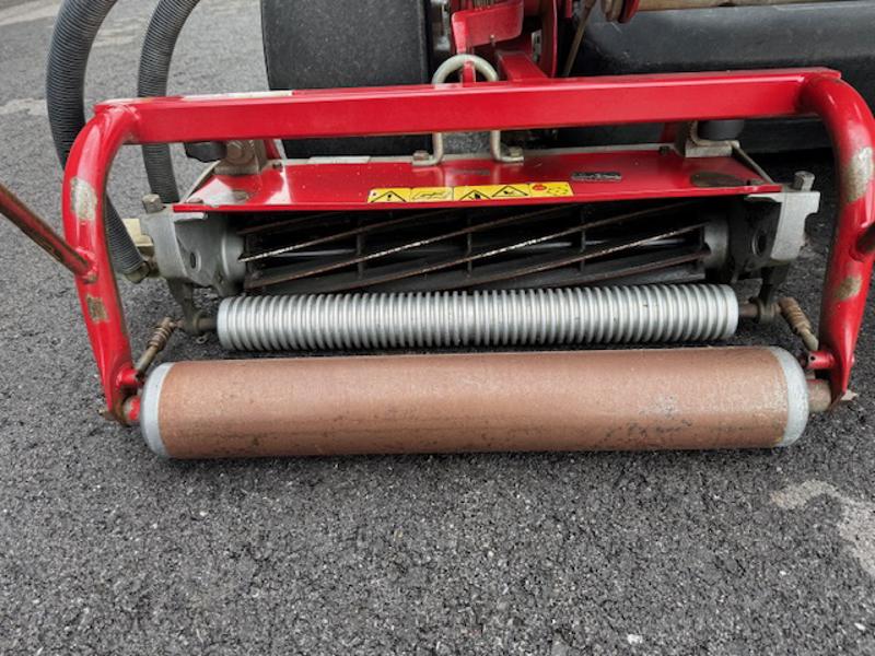 Toro-Greensmaster-3150-Gas-2WD-Greensmower-4-800×600-1-1