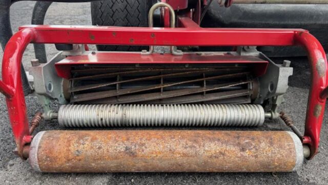 Toro-Greensmaster-3150-Gas-2WD-Greensmower-5-800×600-1-2