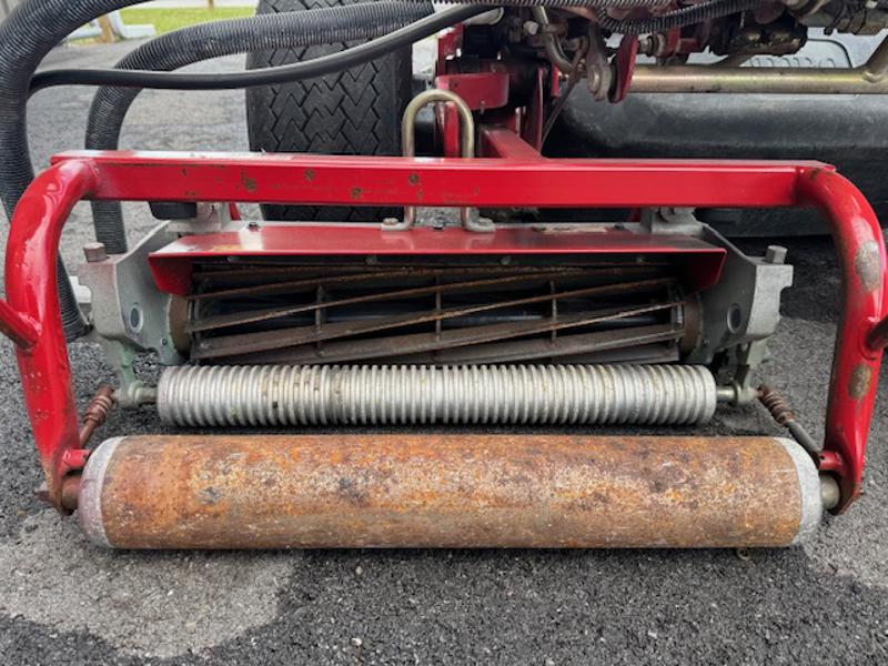 Toro-Greensmaster-3150-Gas-2WD-Greensmower-5-800×600-1-2