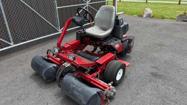 Toro-Greensmaster-3150Q-Gas-2WD-Greensmower-1-800×600-1
