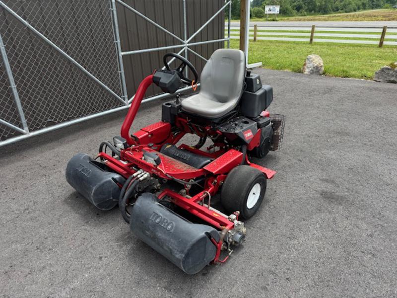 Toro-Greensmaster-3150Q-Gas-2WD-Greensmower-1-800×600-1