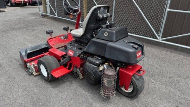 Toro-Greensmaster-3150Q-Gas-2WD-Greensmower-3-800×600-1