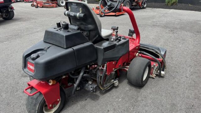 Toro-Greensmaster-3150Q-Gas-2WD-Greensmower-4-800×600-1