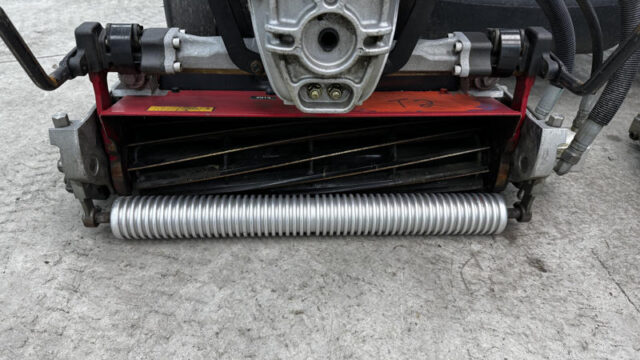 Toro-Greensmaster-TriFlex-3300-Greens-Mower-1-800×600-1