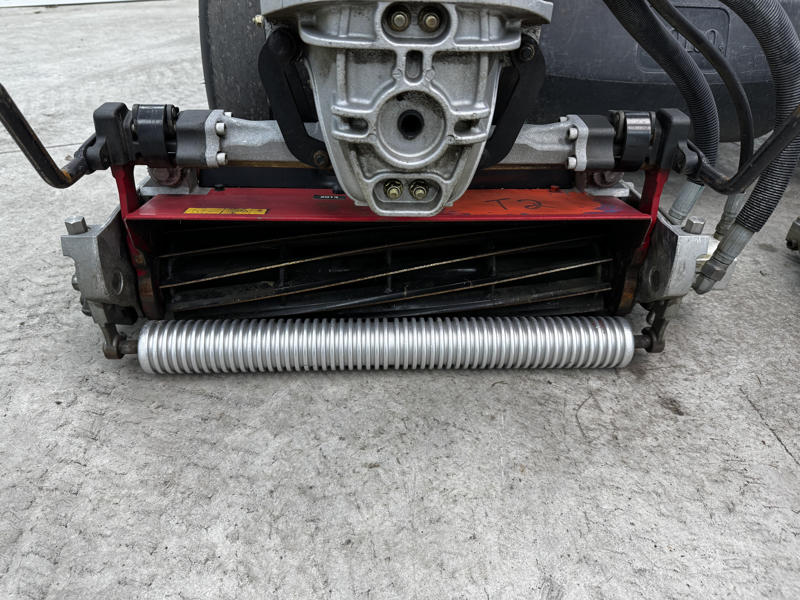 Toro-Greensmaster-TriFlex-3300-Greens-Mower-1-800×600-1