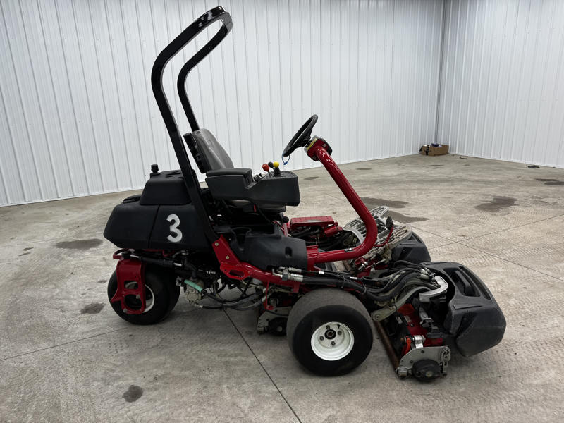 Toro-Greensmaster-TriFlex-3300-Greens-Mower-3-800×600-1