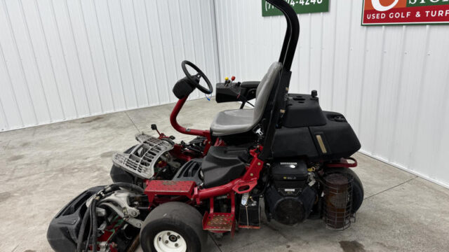 Toro-Greensmaster-Triflex-3300-Gas-2WD-Greensmower-5-800×600-1