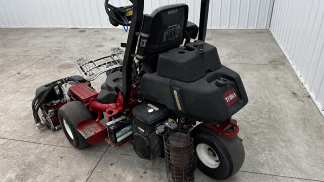 Toro-Greensmaster-Triflex-3300-Gas-2WD-Greensmower-6-800×600-1